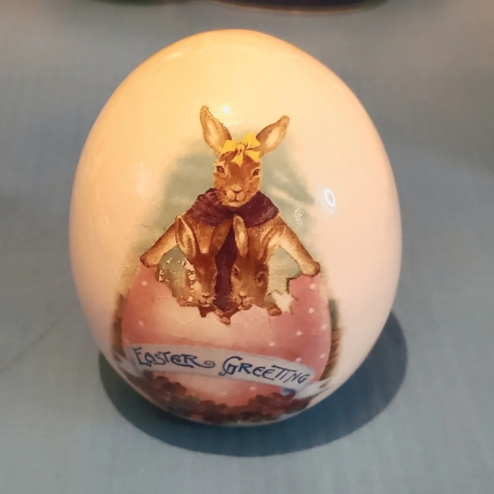 EASTER GREETINGS EGG. Porcelain. VINTAGE 2in.